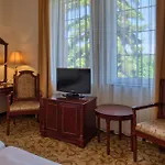 Bellevue 3* אסטרגום