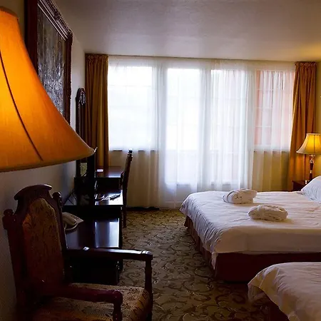 Bellevue 3* Έστεργκομ