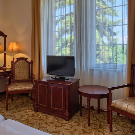 Bellevue 3* Έστεργκομ