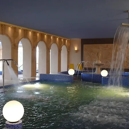 Bellevue 3* Έστεργκομ